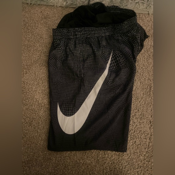 Men’s large Nike swim suit - Picture 4 of 4